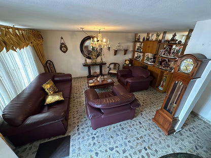 VENDO CASA CON PARQUEADERO PRIVADO EN LAURELES MEDELLIN