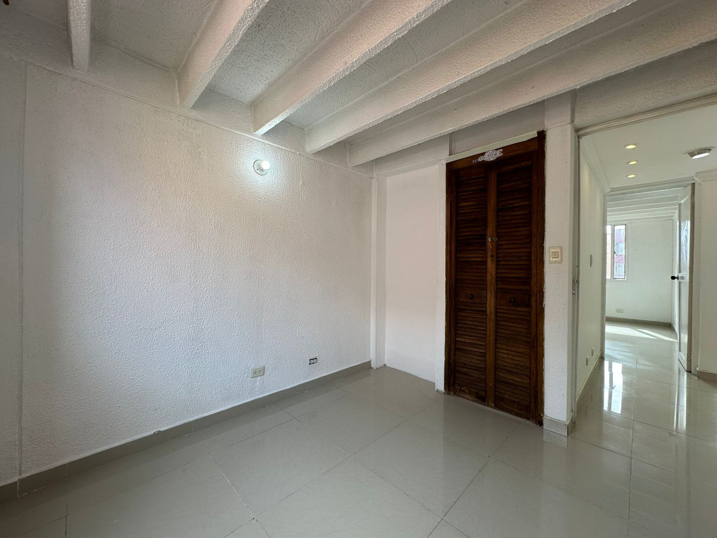 VENDO APTO AMPLIO CON EXCELENTE UBICACION | SANTA CECILIA BOGOTÁ
