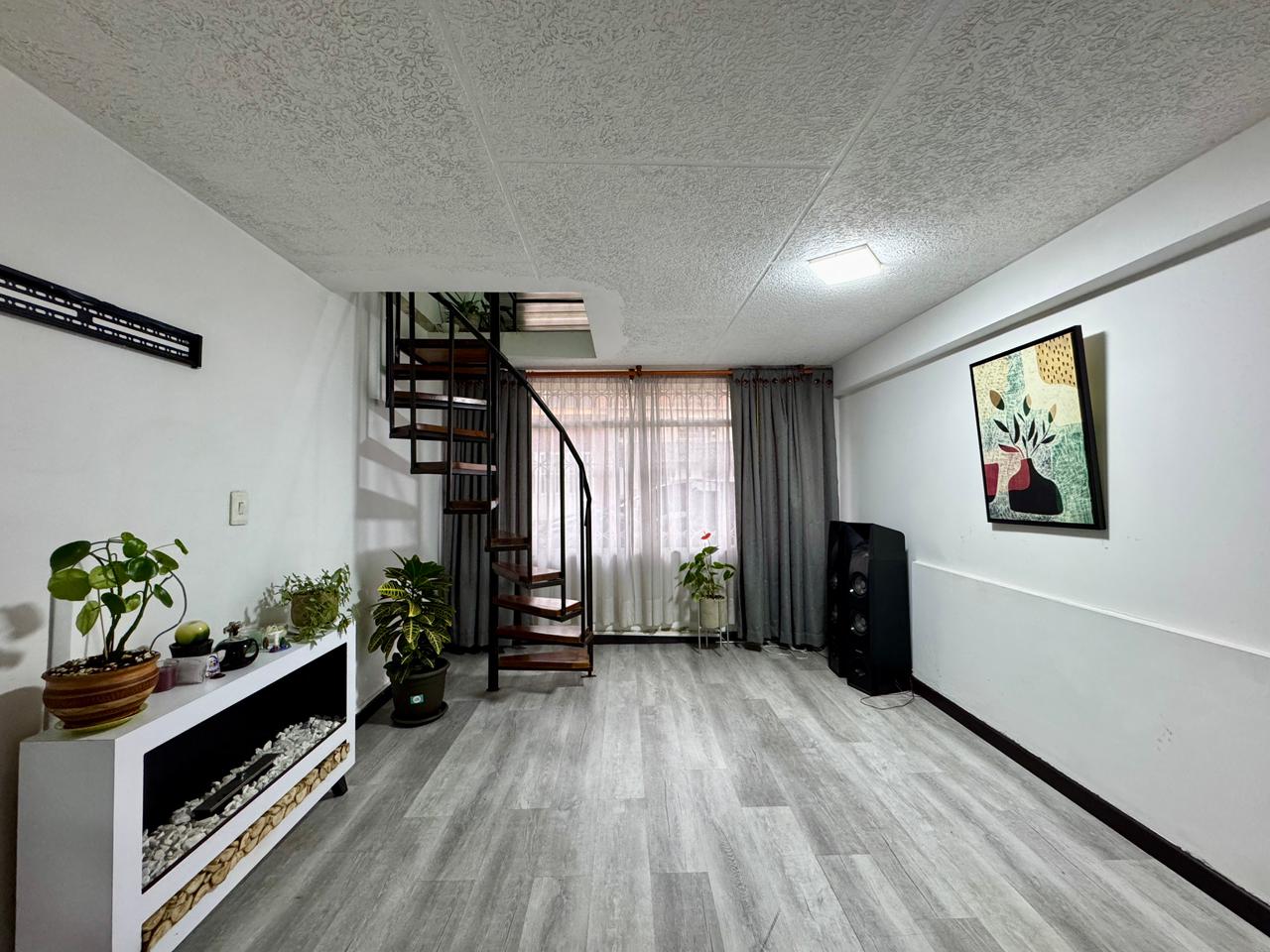 VENDO CASA EN FONTIBON | PARQUEADERO Y DEPOSITOS | CERCA AL AEROPUERTO