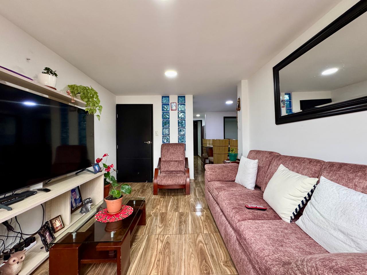 VENDO CASA EN FONTIBON | PARQUEADERO Y DEPOSITOS | CERCA AL AEROPUERTO