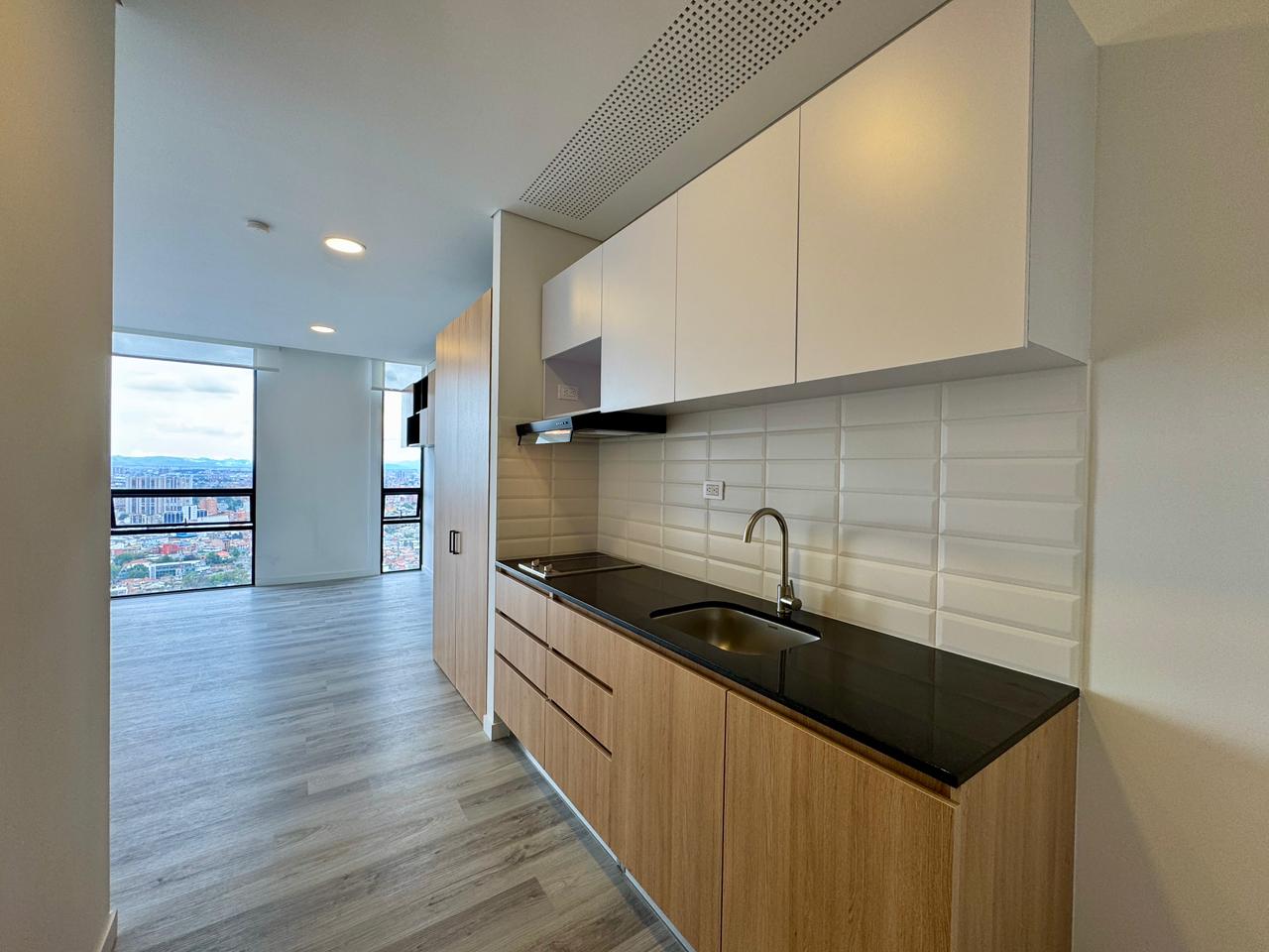 🔥🏙️ ARRIENDO APARTAESTUDIO TIPO LOFT – CENTRO INTERNACIONAL CON PARQUEADERO 🏙️🔥