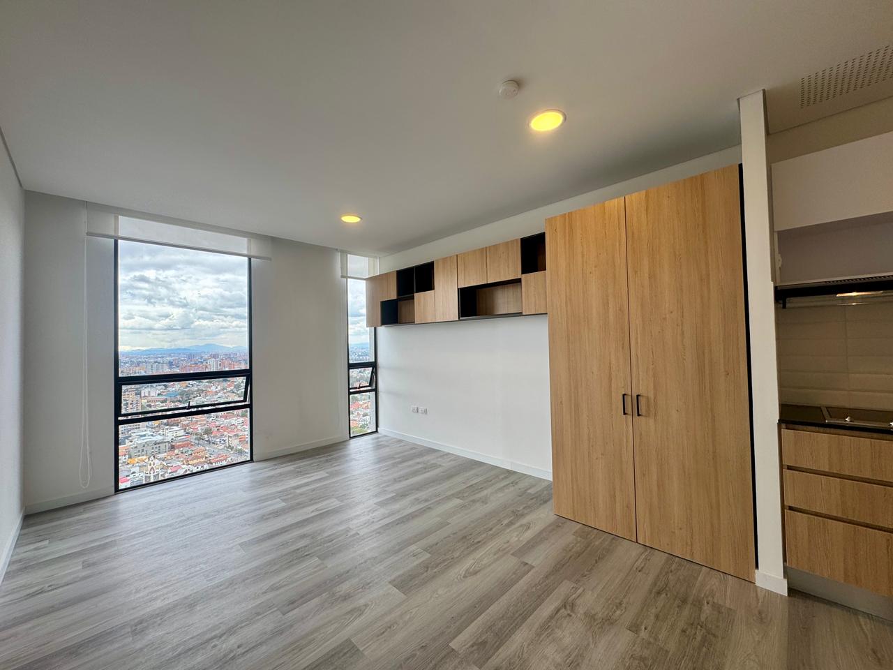 🔥🏙️ ARRIENDO APARTAESTUDIO TIPO LOFT – CENTRO INTERNACIONAL CON PARQUEADERO 🏙️🔥