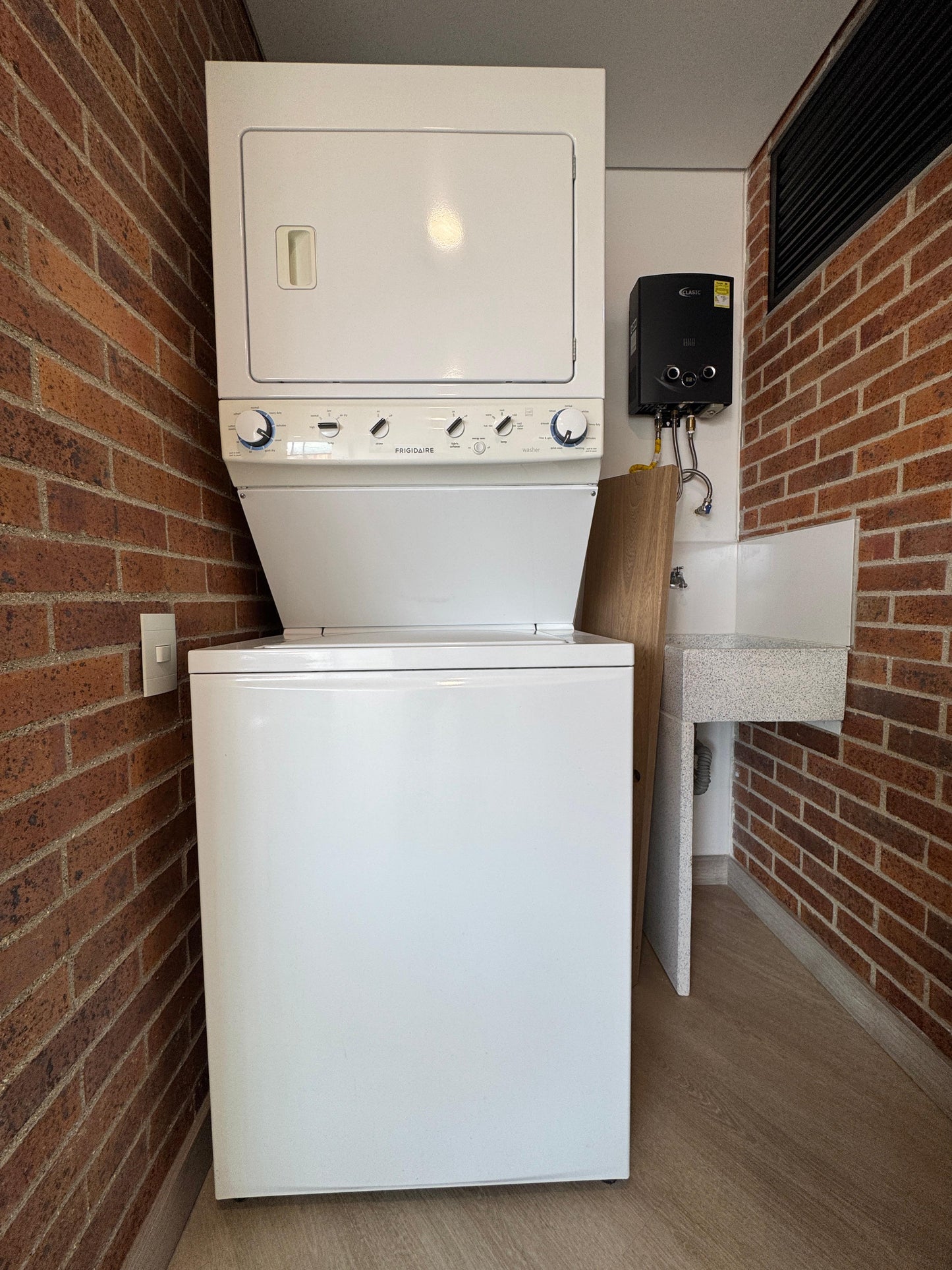 🔥🏙️ VENDO APARTAESTUDIO AMOBLADO EN LAURELES – MEDELLÍN AMOBALDO Y PARQUEADERO🔥