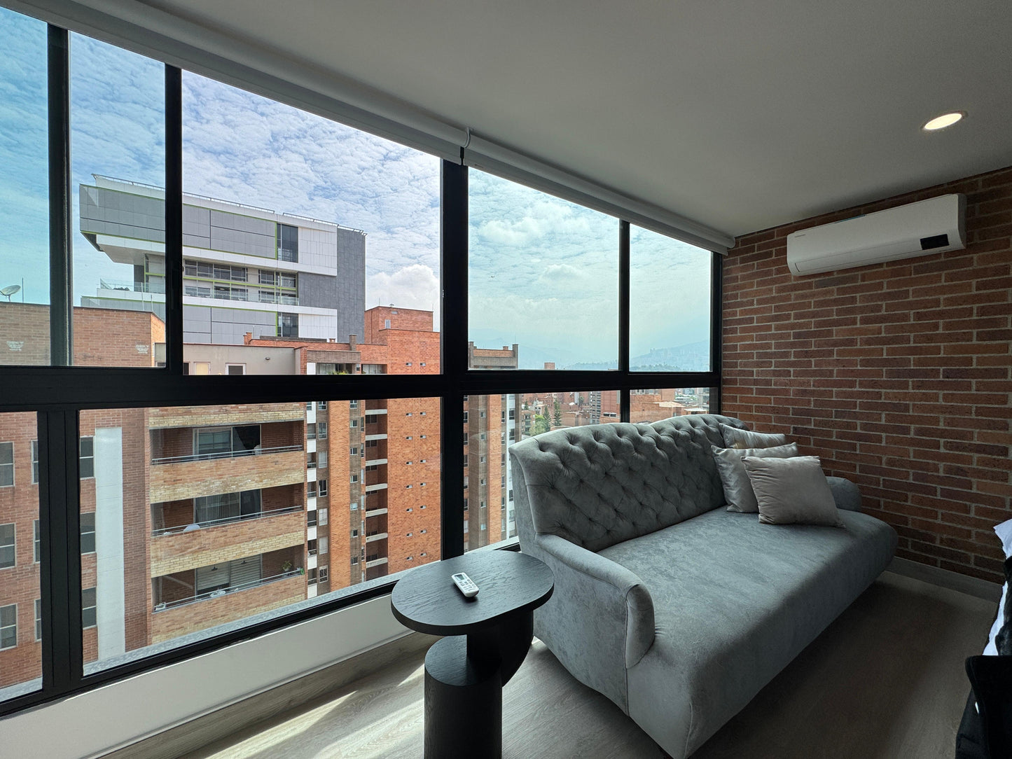 🔥🏙️ VENDO APARTAESTUDIO AMOBLADO EN LAURELES – MEDELLÍN AMOBALDO Y PARQUEADERO🔥