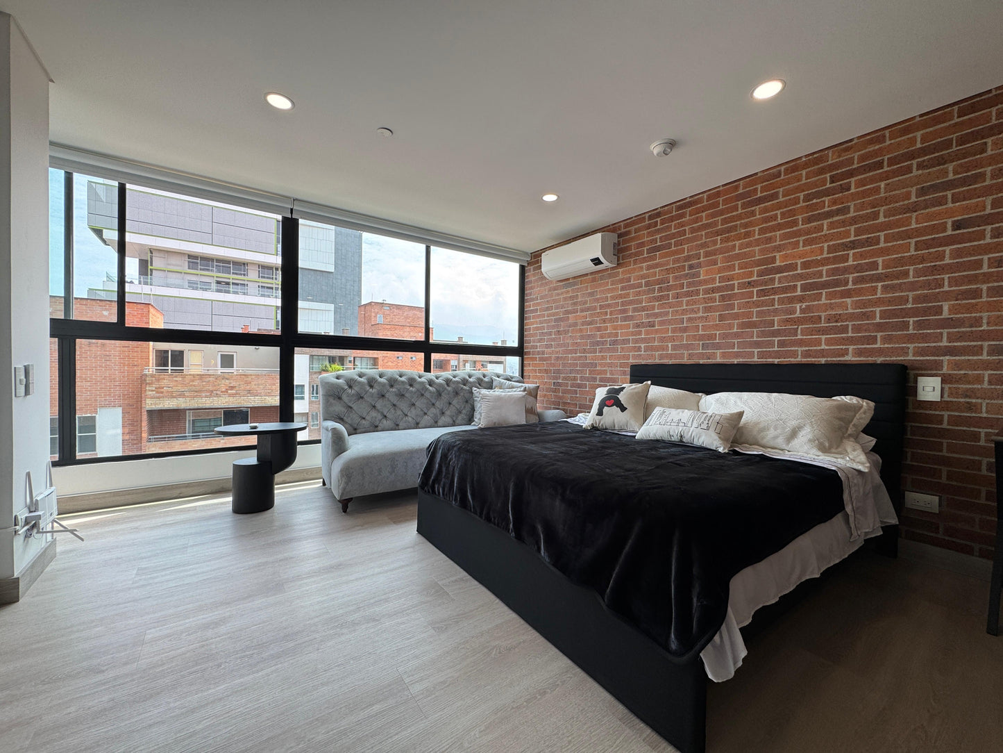 🔥🏙️ VENDO APARTAESTUDIO AMOBLADO EN LAURELES – MEDELLÍN AMOBALDO Y PARQUEADERO🔥