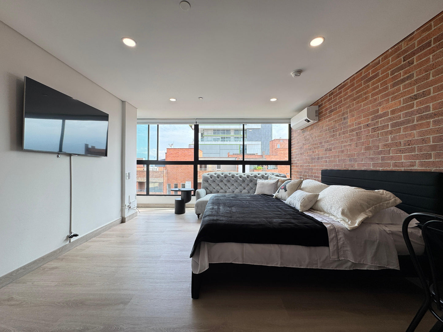 🔥🏙️ VENDO APARTAESTUDIO AMOBLADO EN LAURELES – MEDELLÍN AMOBALDO Y PARQUEADERO🔥