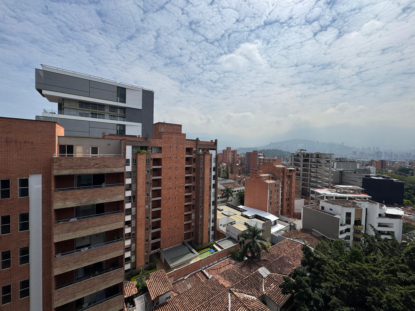 🔥🏙️ VENDO APARTAESTUDIO AMOBLADO EN LAURELES – MEDELLÍN AMOBALDO Y PARQUEADERO🔥