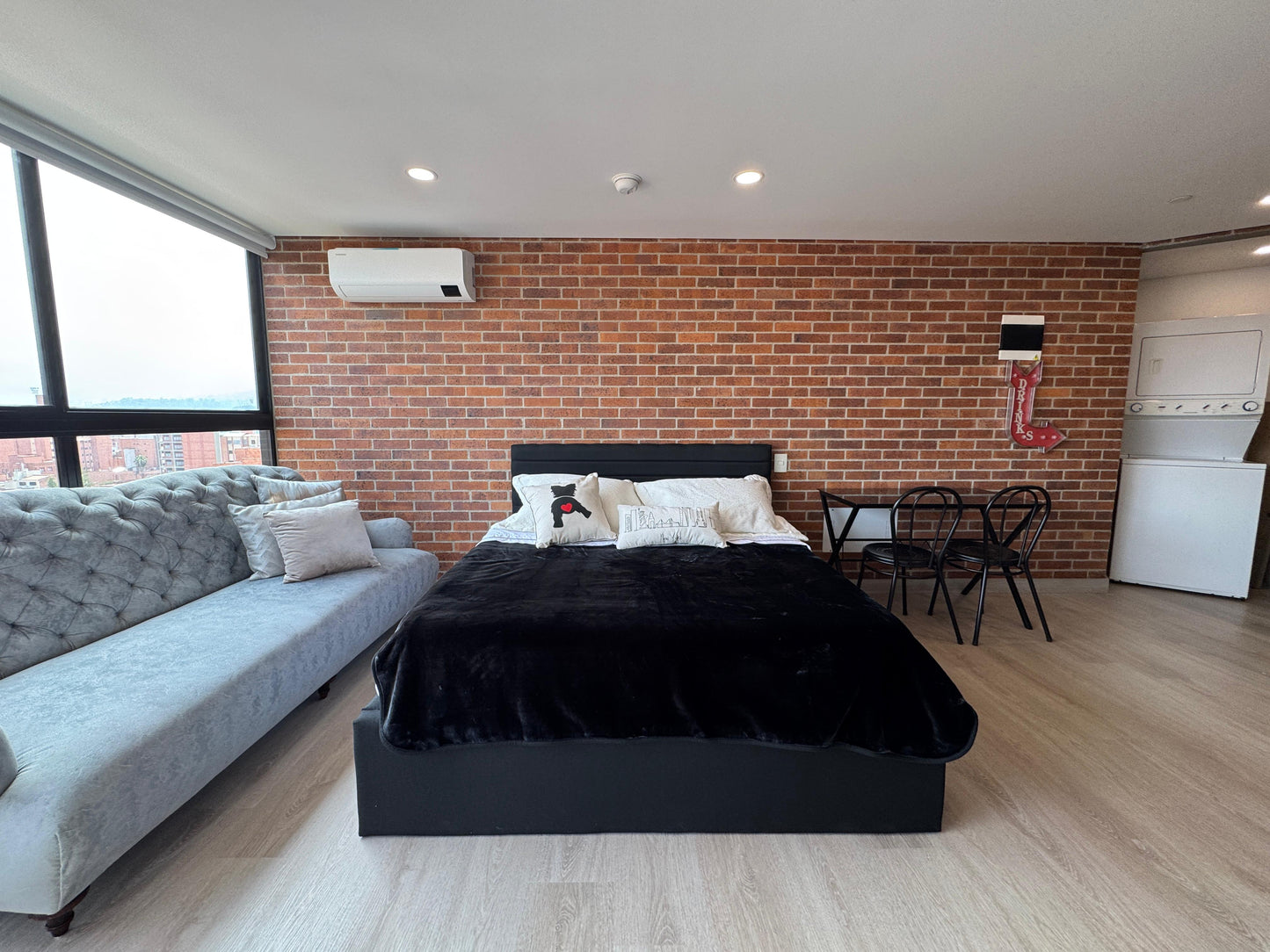 🔥🏙️ VENDO APARTAESTUDIO AMOBLADO EN LAURELES – MEDELLÍN AMOBALDO Y PARQUEADERO🔥