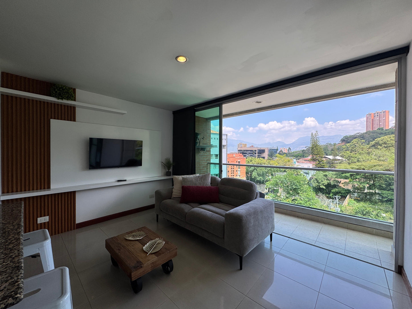 🔥🏙️ ARRIENDO APARTAESTUDIO  – EL POBLADO MEDELLIN CON PARQUEADERO🔥