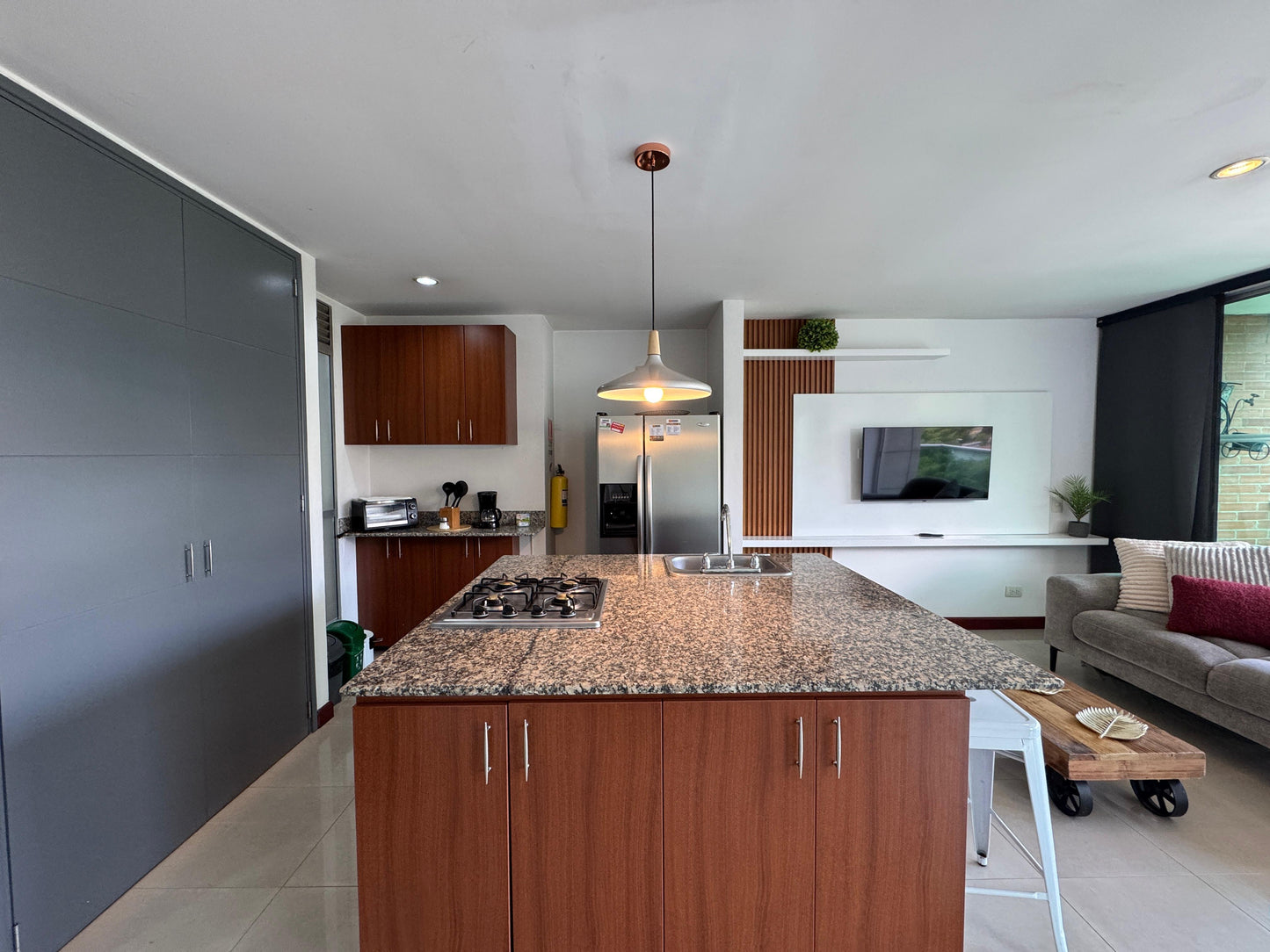 🔥🏙️ ARRIENDO APARTAESTUDIO  – EL POBLADO MEDELLIN CON PARQUEADERO🔥