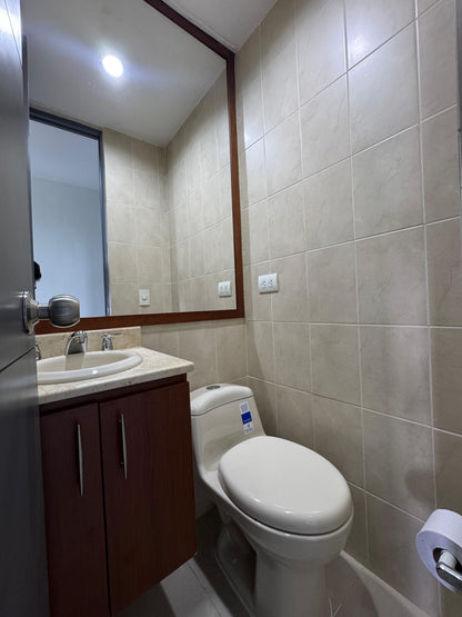 🔥🏙️ ARRIENDO APARTAESTUDIO  – EL POBLADO MEDELLIN CON PARQUEADERO🔥