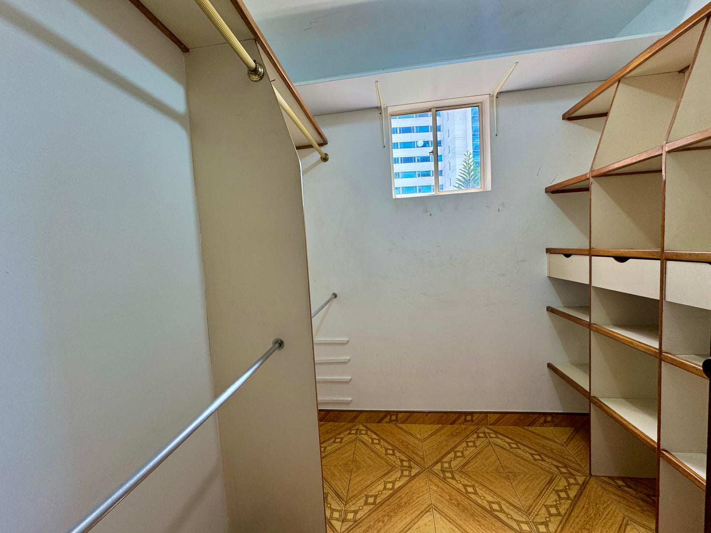 🔥🏙️ VENDO APARTAMENTO – FRENTE AL DAN CARLTON, EL POBLADO, PARQUEADEROS, BALCON 🔥