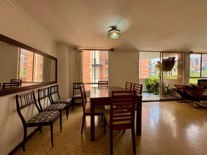 🔥🏙️ VENDO APARTAMENTO – FRENTE AL DAN CARLTON, EL POBLADO, PARQUEADEROS, BALCON 🔥
