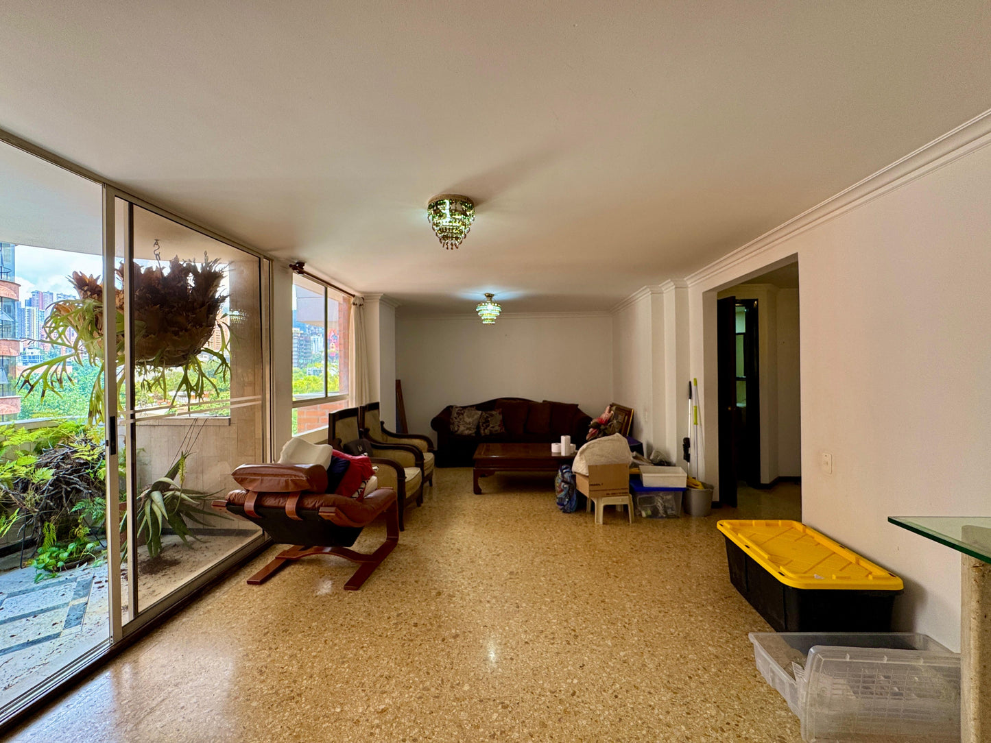 🔥🏙️ VENDO APARTAMENTO – FRENTE AL DAN CARLTON, EL POBLADO, PARQUEADEROS, BALCON 🔥