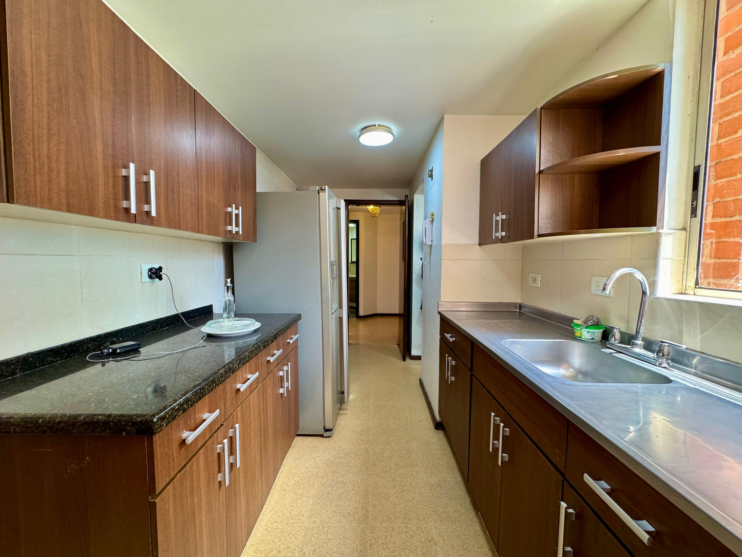 🔥🏙️ VENDO APARTAMENTO – FRENTE AL DAN CARLTON, EL POBLADO, PARQUEADEROS, BALCON 🔥