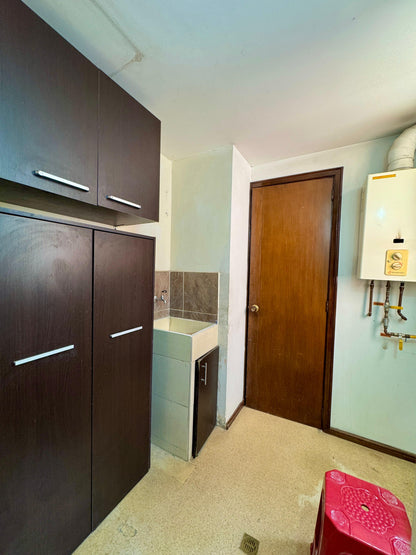 🔥🏙️ VENDO APARTAMENTO – FRENTE AL DAN CARLTON, EL POBLADO, PARQUEADEROS, BALCON 🔥