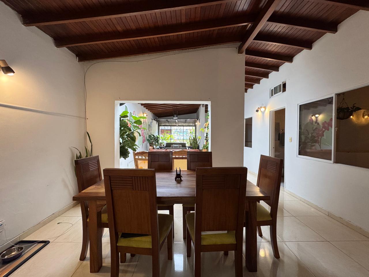 🔥🏡 ARRIENDO CASA – LAURELES LA AMÉRICA, MEDELLÍN CON PARQUEADERO 🔥