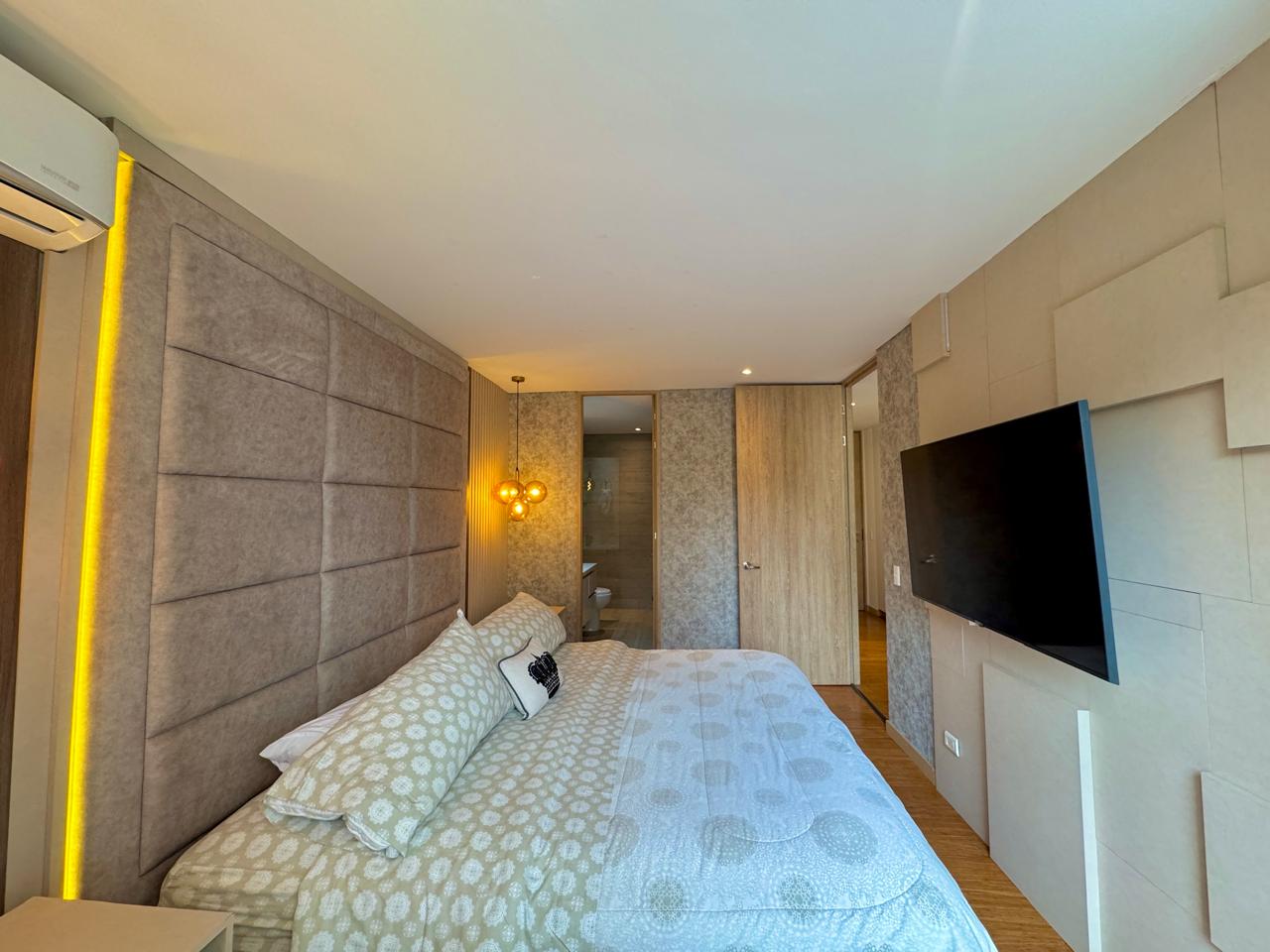 ARRIENDO APARTAMENTO AMOBLADO EN EL POBLADO | BALCÓN GRANDE, AIRE ACONDICIONADO Y ACABADOS DE LUJO
