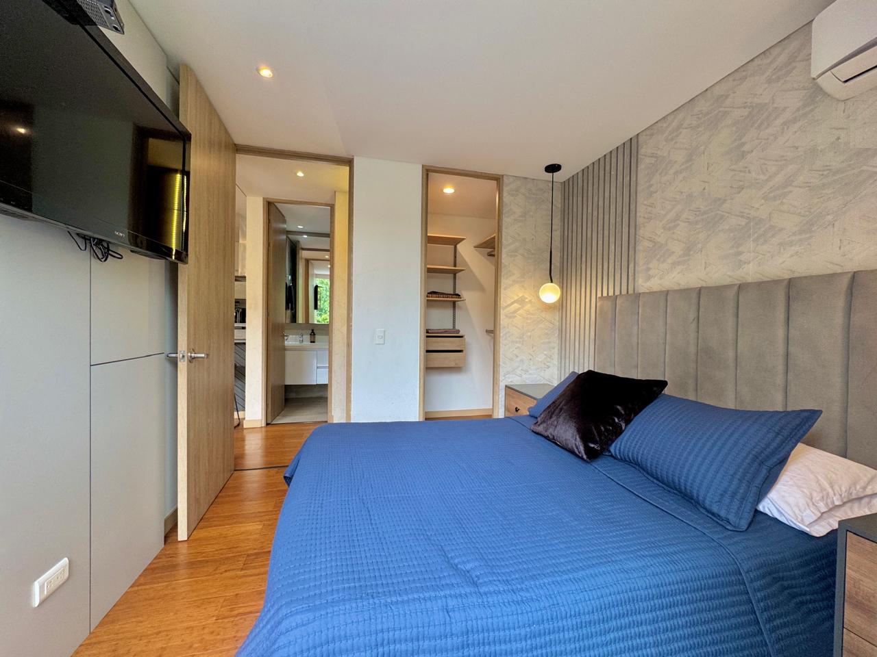 ARRIENDO APARTAMENTO AMOBLADO EN EL POBLADO | BALCÓN GRANDE, AIRE ACONDICIONADO Y ACABADOS DE LUJO