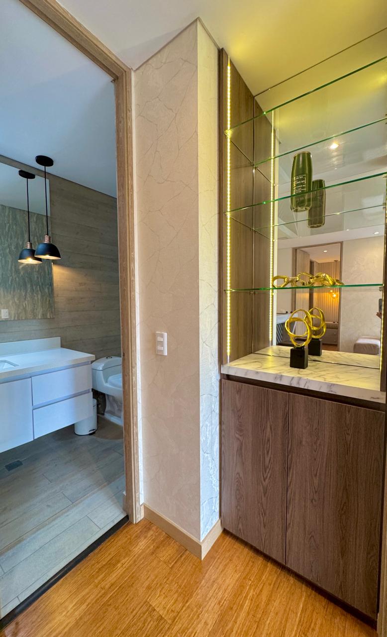 ARRIENDO APARTAMENTO AMOBLADO EN EL POBLADO | BALCÓN GRANDE, AIRE ACONDICIONADO Y ACABADOS DE LUJO
