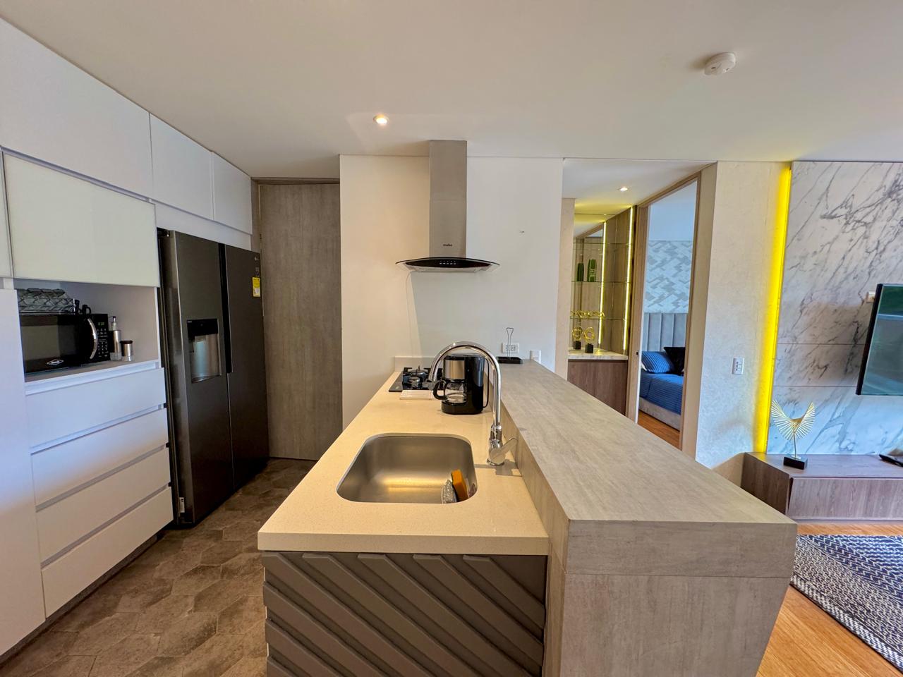 ARRIENDO APARTAMENTO AMOBLADO EN EL POBLADO | BALCÓN GRANDE, AIRE ACONDICIONADO Y ACABADOS DE LUJO