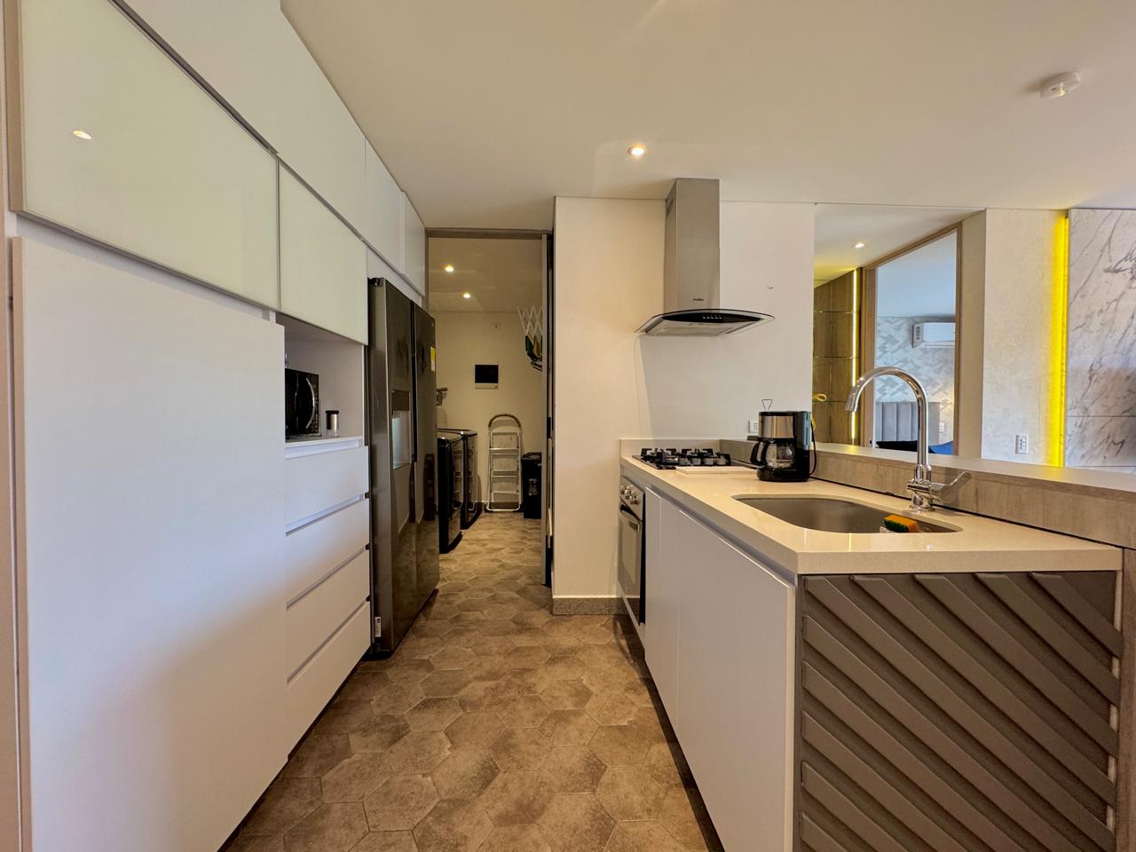 ARRIENDO APARTAMENTO AMOBLADO EN EL POBLADO | BALCÓN GRANDE, AIRE ACONDICIONADO Y ACABADOS DE LUJO