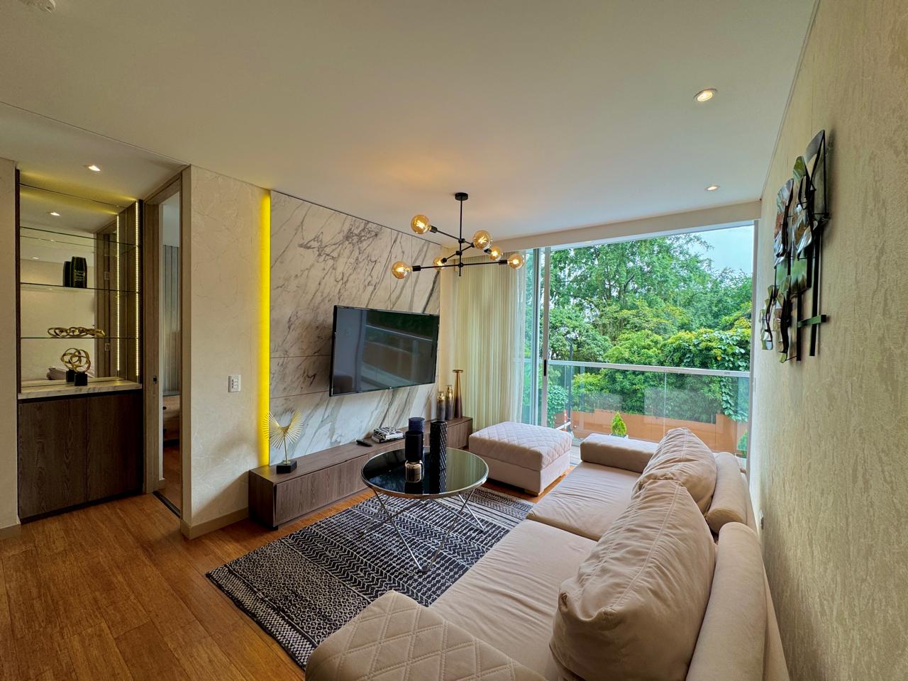 ARRIENDO APARTAMENTO AMOBLADO EN EL POBLADO | BALCÓN GRANDE, AIRE ACONDICIONADO Y ACABADOS DE LUJO