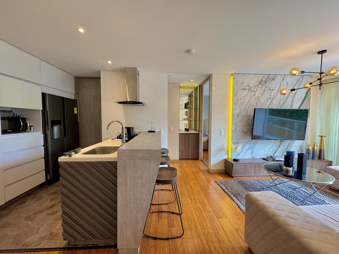 ARRIENDO APARTAMENTO AMOBLADO EN EL POBLADO | BALCÓN GRANDE, AIRE ACONDICIONADO Y ACABADOS DE LUJO