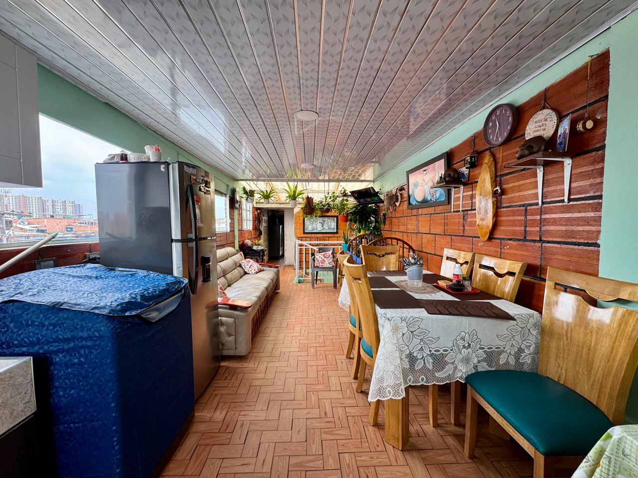 VENDO CASA EN BOSA LAURELES | 4 PISOS, GARAJE Y BALCÓN