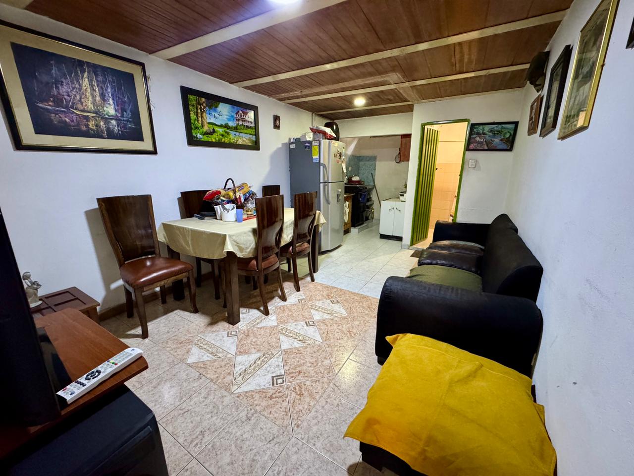 VENDO CASA EN BOSA LAURELES | 4 PISOS, GARAJE Y BALCÓN
