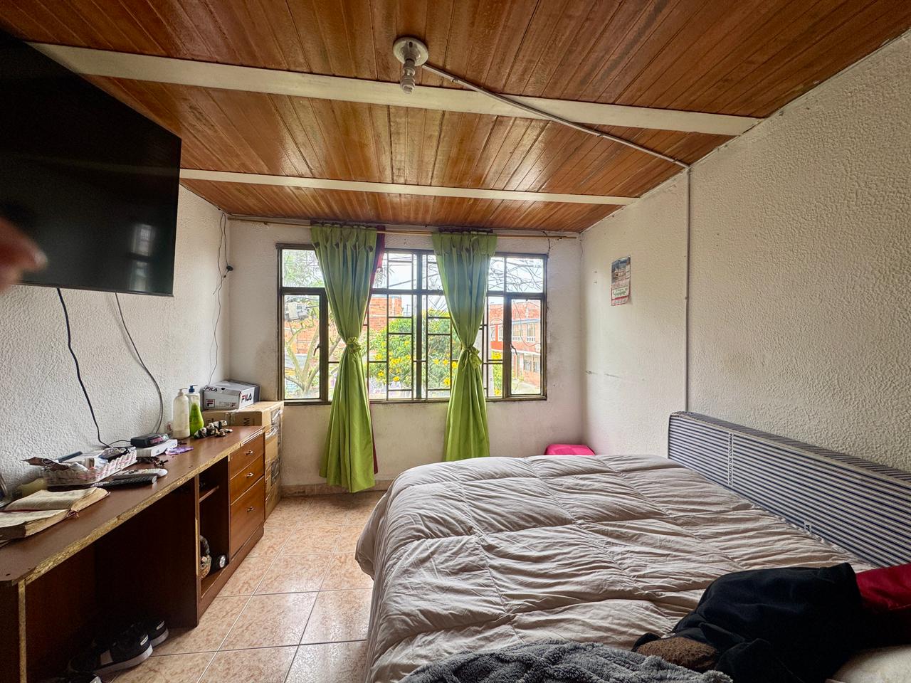 VENDO CASA EN BOSA LAURELES | 4 PISOS, GARAJE Y BALCÓN