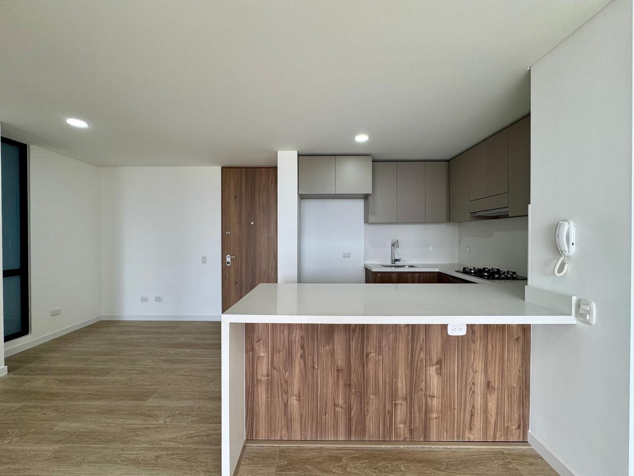 ARRIENDO APARTAMENTO EN EL NORTE DE BOGOTÁ | 3 HABITACIONES, PISO ALTO Y ZONAS TIPO CLUB