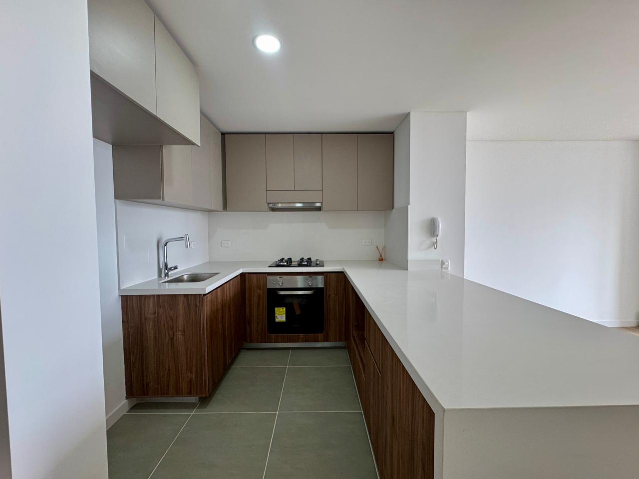 ARRIENDO APARTAMENTO EN EL NORTE DE BOGOTÁ | 3 HABITACIONES, PISO ALTO Y ZONAS TIPO CLUB