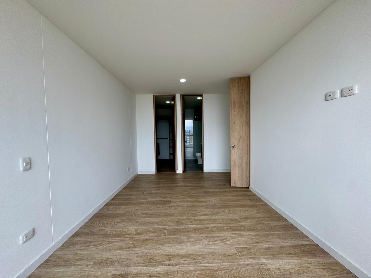ARRIENDO APARTAMENTO EN EL NORTE DE BOGOTÁ | 3 HABITACIONES, PISO ALTO Y ZONAS TIPO CLUB