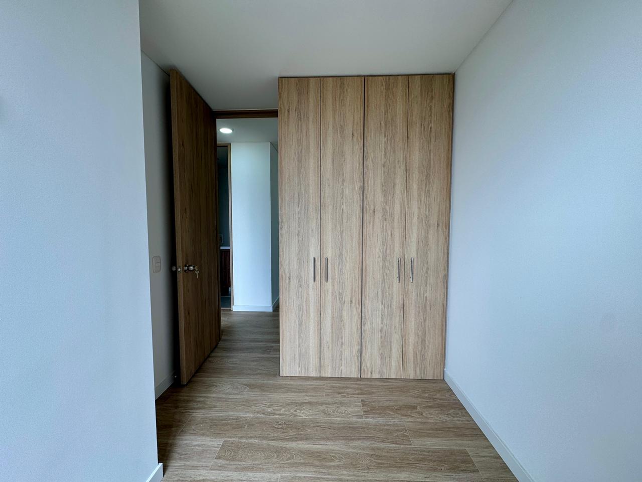 ARRIENDO APARTAMENTO EN EL NORTE DE BOGOTÁ | 3 HABITACIONES, PISO ALTO Y ZONAS TIPO CLUB