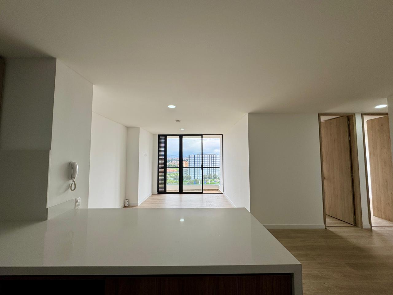 ARRIENDO APARTAMENTO EN EL NORTE DE BOGOTÁ | 3 HABITACIONES, PISO ALTO Y ZONAS TIPO CLUB
