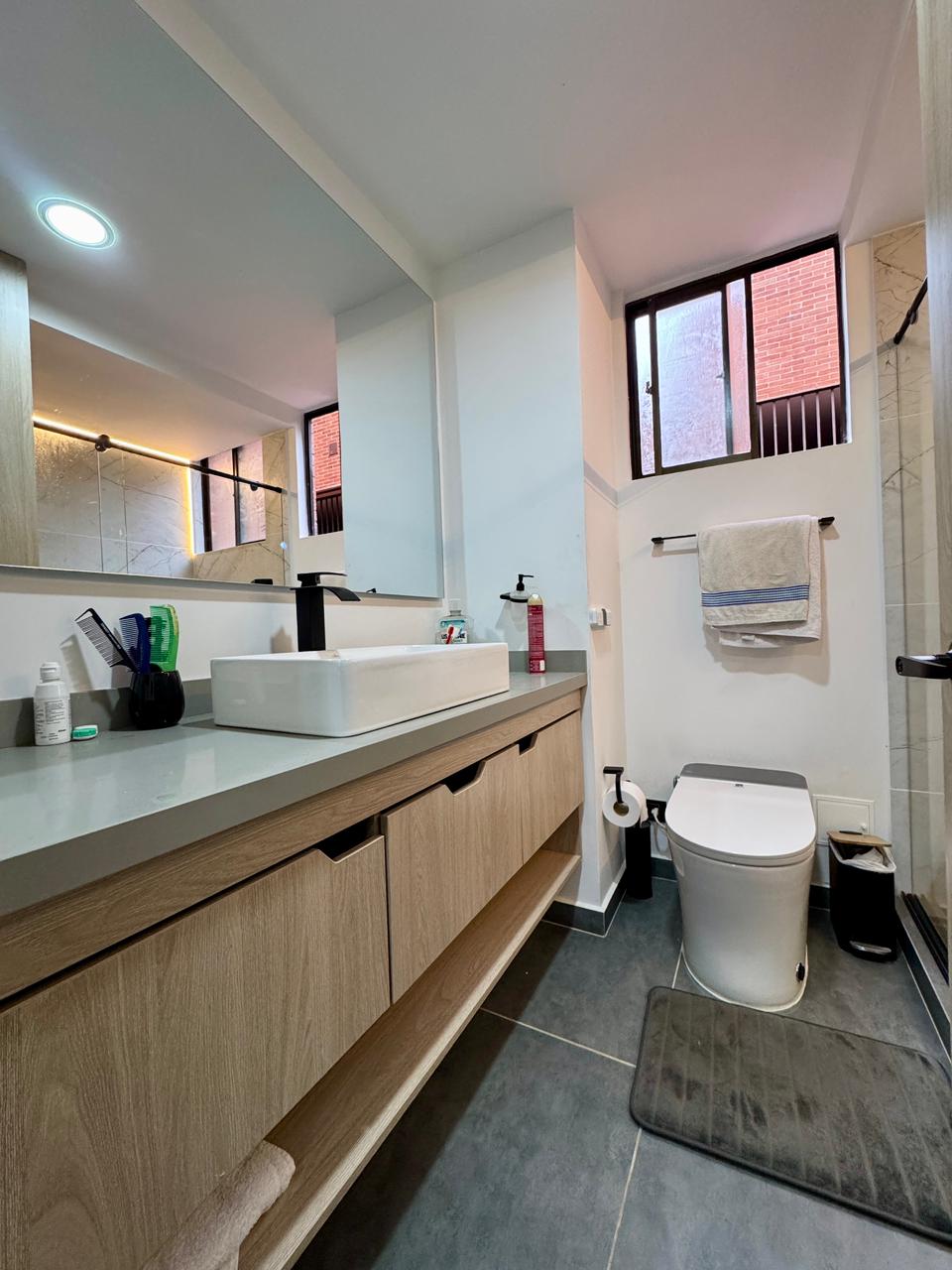 ARRIENDO APARTAMENTO EN LOS LAGARTOS | TERRAZA DE 100 m², DOMOTIZADO Y NIVEL LUJO