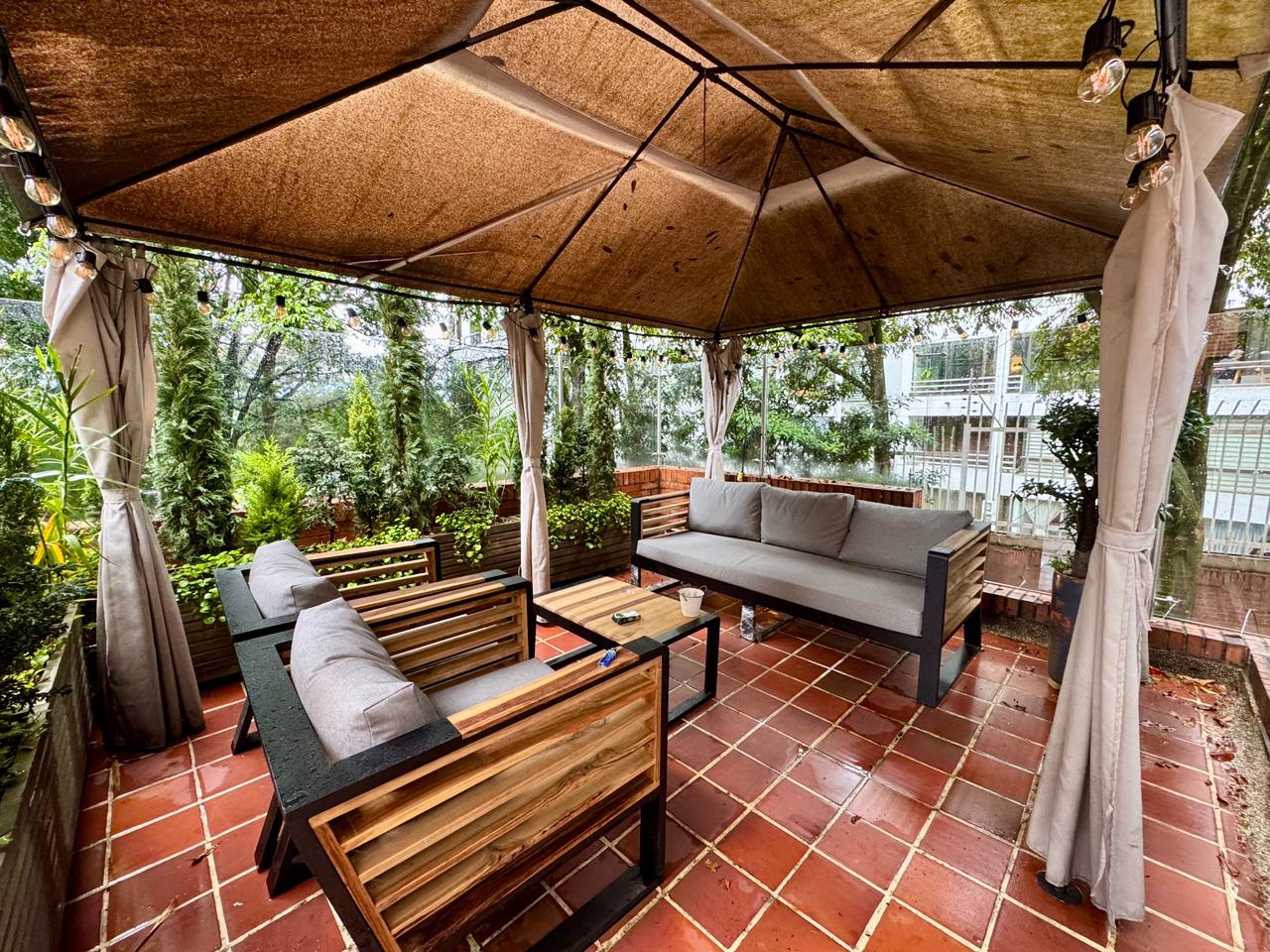 ARRIENDO APARTAMENTO EN LOS LAGARTOS | TERRAZA DE 100 m², DOMOTIZADO Y NIVEL LUJO
