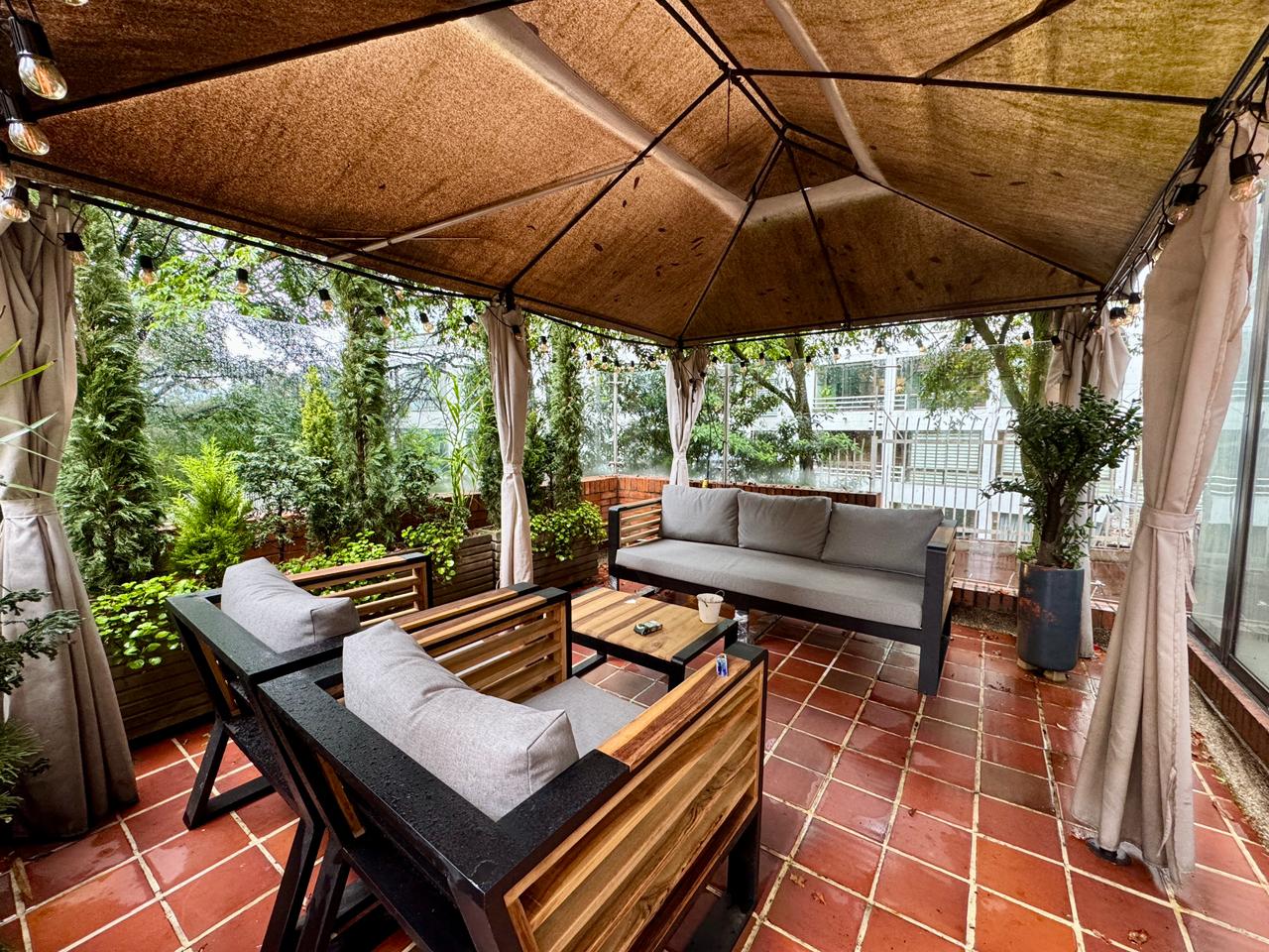 ARRIENDO APARTAMENTO EN LOS LAGARTOS | TERRAZA DE 100 m², DOMOTIZADO Y NIVEL LUJO