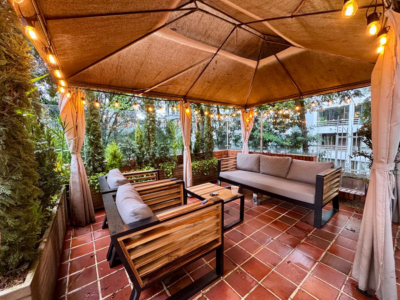 ARRIENDO APARTAMENTO EN LOS LAGARTOS | TERRAZA DE 100 m², DOMOTIZADO Y NIVEL LUJO