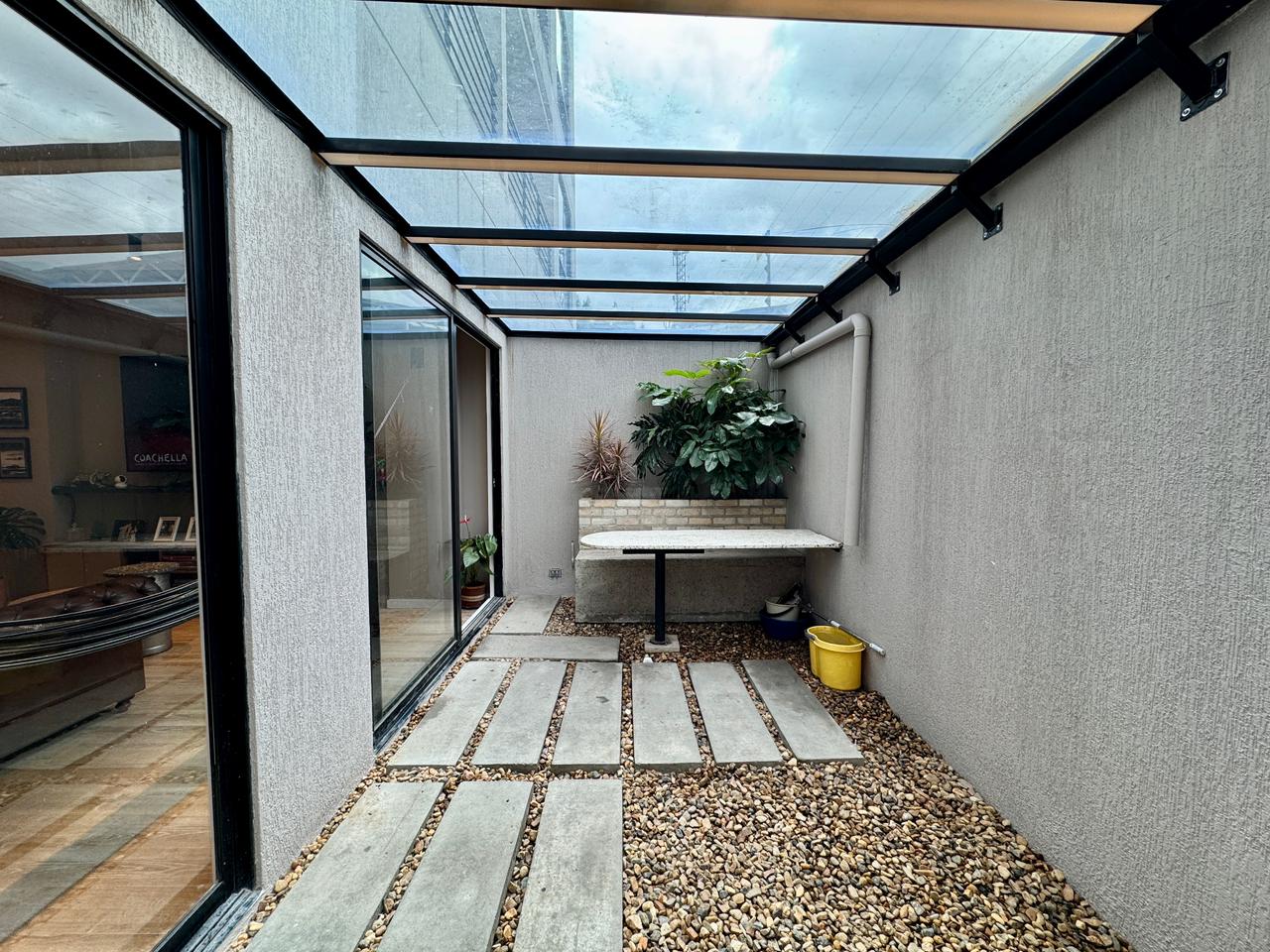 VENTA APARTAESTUDIO EN CALATRAVA | TERRAZA PRIVADA + DOBLE PARQUEADERO 🔥