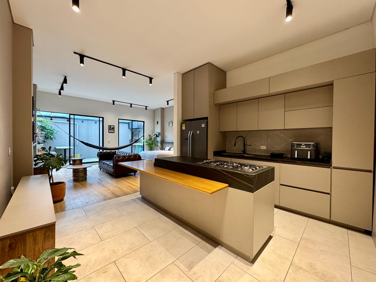 VENTA APARTAESTUDIO EN CALATRAVA | TERRAZA PRIVADA + DOBLE PARQUEADERO 🔥