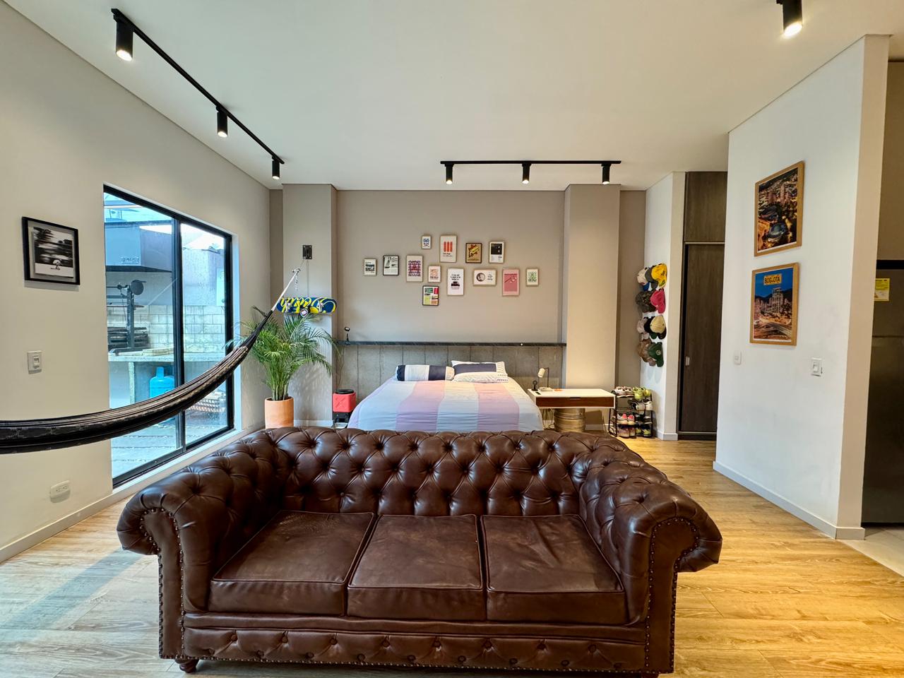 VENTA APARTAESTUDIO EN CALATRAVA | TERRAZA PRIVADA + DOBLE PARQUEADERO 🔥