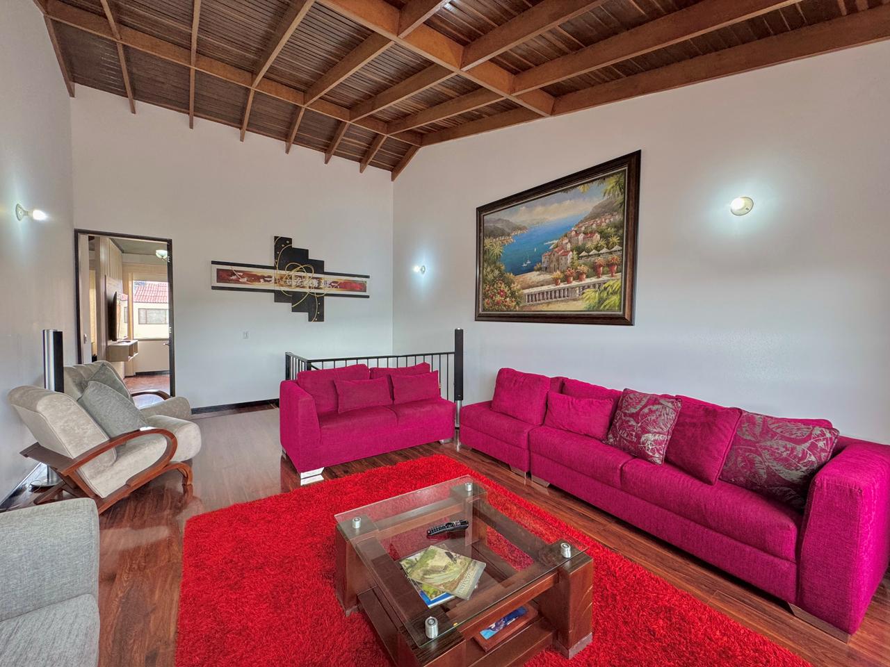 CASA EN VENTA EN CHÍA | 230 M2 + CUARTO DE CINE + 3 NIVELES 🔥🏡
