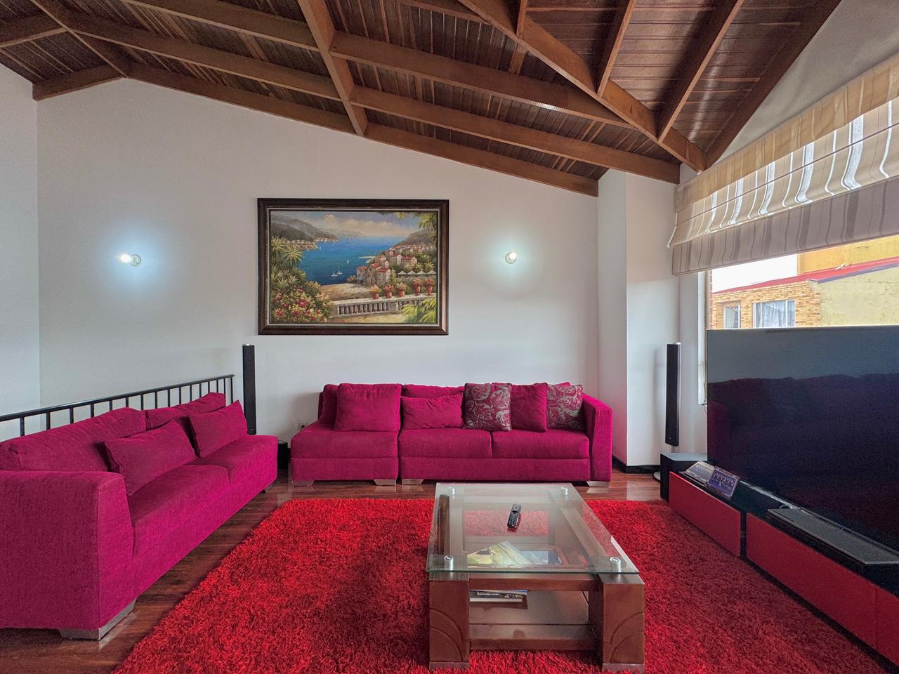 CASA EN VENTA EN CHÍA | 230 M2 + CUARTO DE CINE + 3 NIVELES 🔥🏡