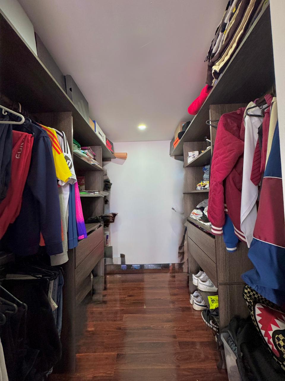 CASA EN VENTA EN CHÍA | 230 M2 + CUARTO DE CINE + 3 NIVELES 🔥🏡