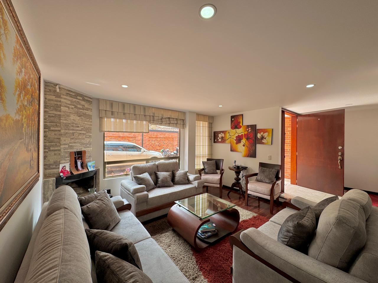 CASA EN VENTA EN CHÍA | 230 M2 + CUARTO DE CINE + 3 NIVELES 🔥🏡