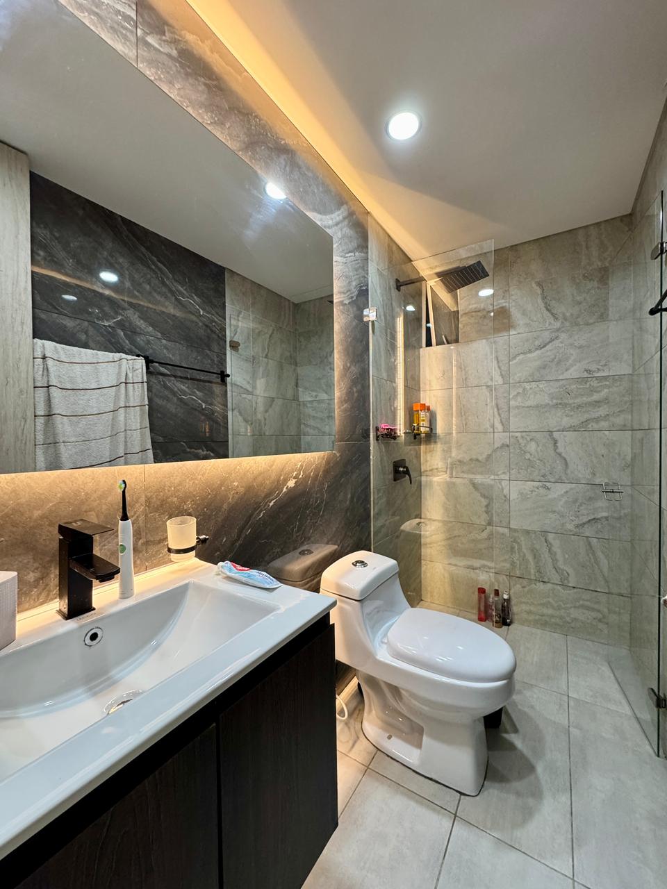 VENDO APTO con PARQUEADERO 76M2 | Ricaurte, Bogotá