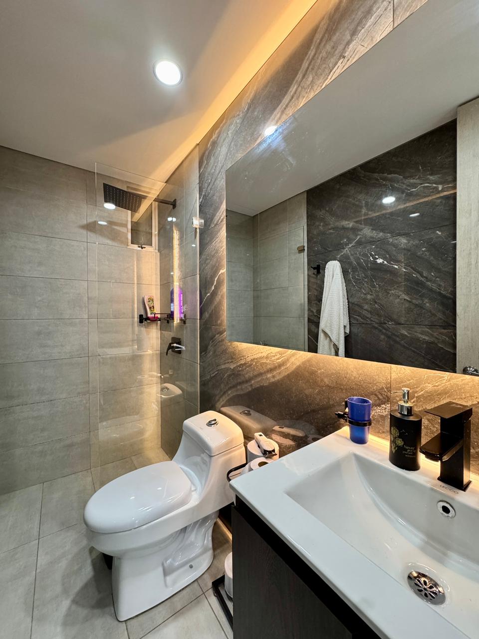 VENDO APTO con PARQUEADERO 76M2 | Ricaurte, Bogotá