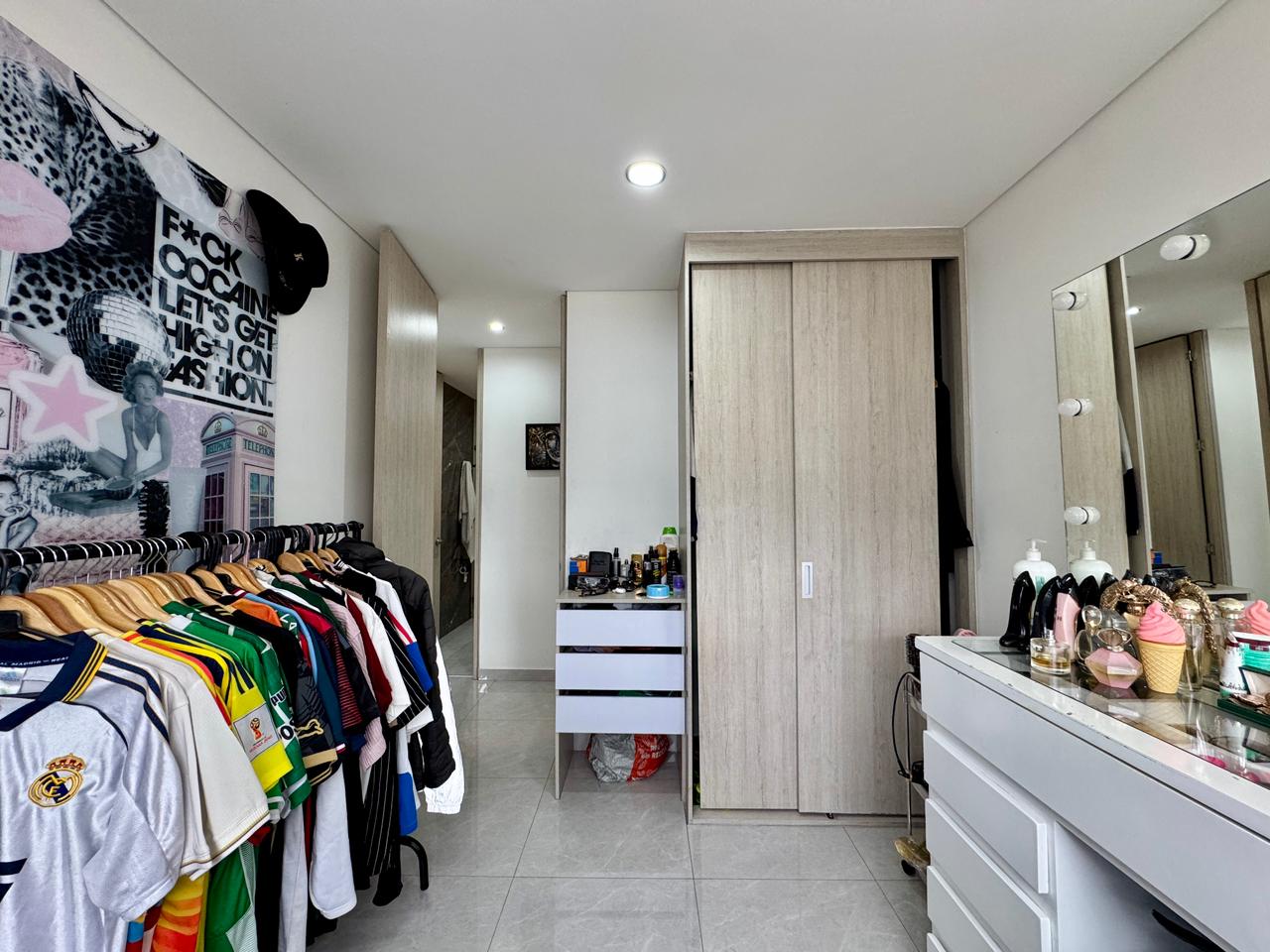 VENDO APTO con PARQUEADERO 76M2 | Ricaurte, Bogotá